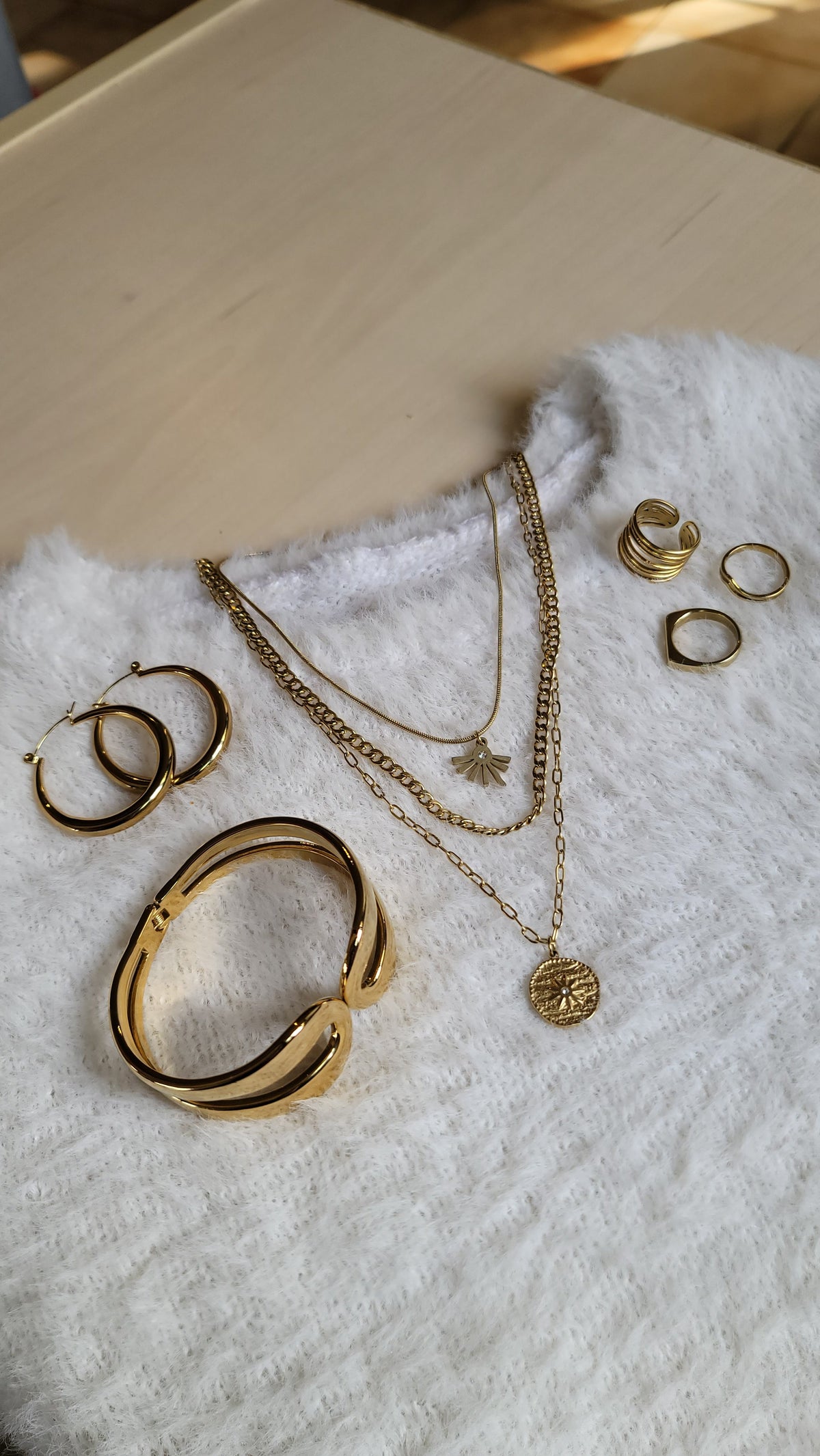 styling a layered necklace
