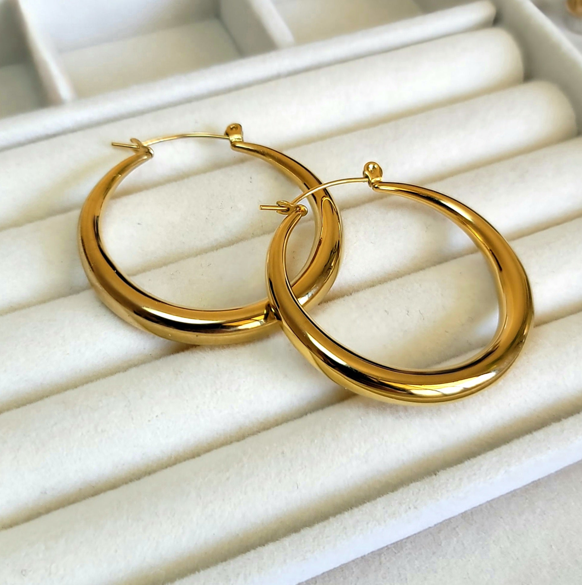 Medium Hoops
